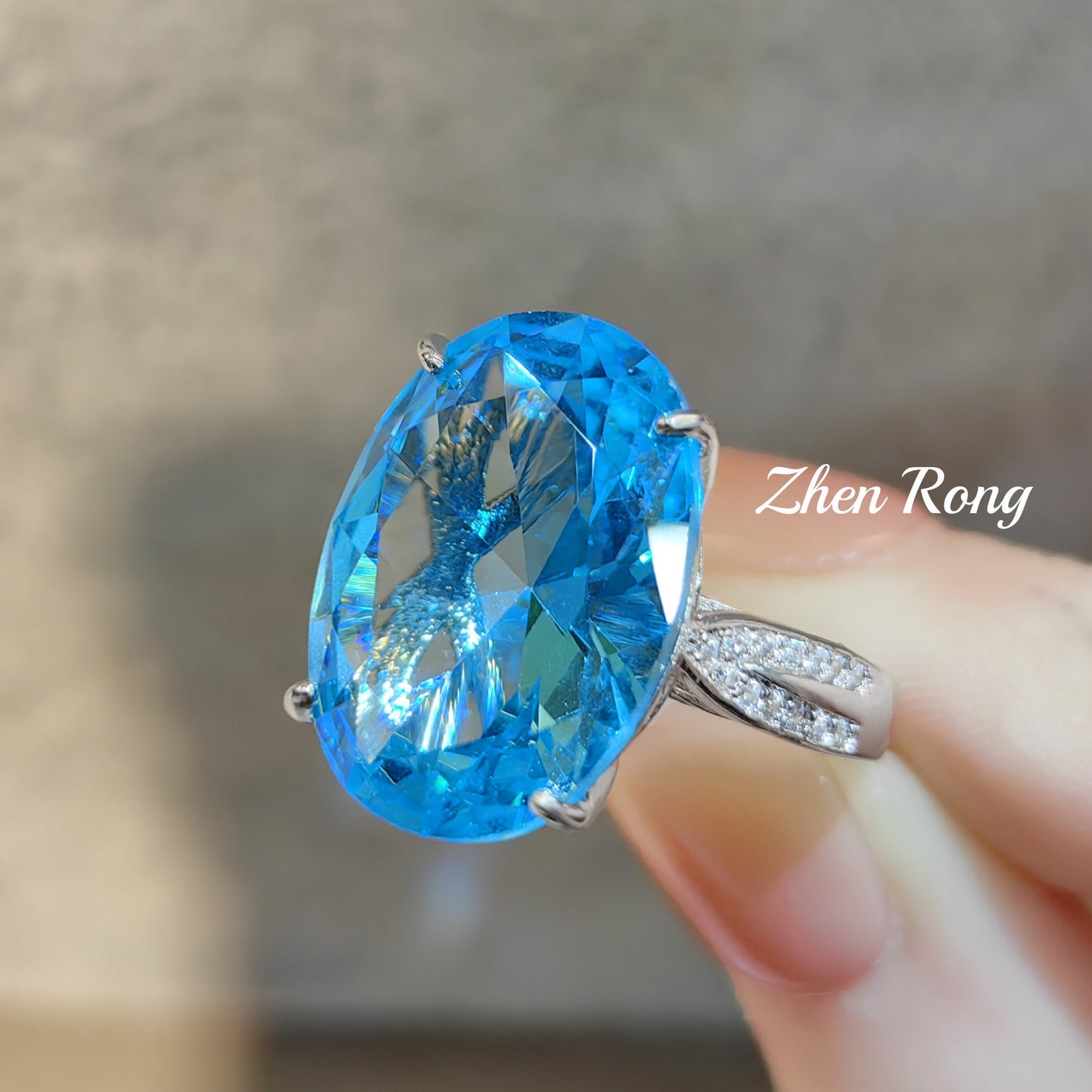 爆款海蓝宝托帕石吊坠鸽子蛋